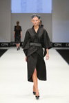 Показ ArtFuture — выставка CPM SS17 (наряды и образы: чёрное платье, чёрные туфли)