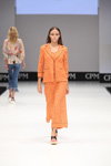 Показ Beatrice B — CPM SS17 (наряды и образы: оранжевый кружевной брючный костюм)