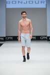 Modenschau von Grand Defile Lingerie (mens) — CPM SS17 (Looks: himmelblaue Shorts, schwarze Socken)