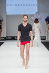 Pokaz Grand Defile Lingerie (mens) — CPM SS17 (ubrania i obraz: koszulka czarna, slipy czerwone)