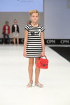 Показ детской моды — выставка CPM SS17 (наряды и образы: полосатое чёрно-белое платье, красная сумка)