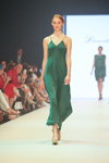 Шоу-показ Gallery Selected (наряды и образы: зеленое платье на бретелях)