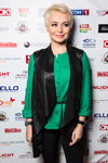 Katya Lel. EUROVISION 2016 Pre-party (looks: blusa verde, chaleco negro, pantalón negro)