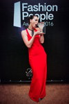 Nastsja Samburskaja. Fashion People Awards 2016 (ubrania i obraz: suknia wieczorowa czerwona)