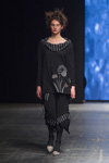 Pokaz Mara Gibbucci — FashionPhilosophy FWP AW16/17 (ubrania i obraz: kostium czarny)