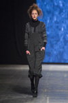 Modenschau von Mara Gibbucci — FashionPhilosophy FWP AW16/17 (Looks: grauer Jumpsuit, schwarze Strumpfhose)