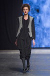 Mara Gibbucci show — FashionPhilosophy FWP AW16/17 (looks: black dress, black blazer, black pumps)