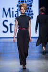 Modenschau von Mia Stilo / Agnieszka Bonisławska — FashionPhilosophy FWP AW16/17 (Looks: schwarzes Top, schwarze Hose)