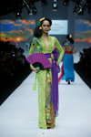 Modenschau von Anne Avantie — Jakarta Fashion Week SS17 (Looks: hellgrünes Abendkleid)