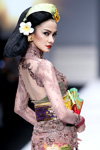 Modenschau von Anne Avantie — Jakarta Fashion Week SS17