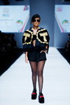 Desfile de Grazia Indonesia — Jakarta Fashion Week SS17 (looks: pantis transparentes negros, short negro)