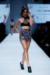 Паказ Grazia Indonesia — Jakarta Fashion Week SS17 (нарады і вобразы: чорны бюстгальтар-топ, квяцістыя рознакаляровыя шорты)