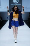 Pokaz Istituto di Moda Burgo — Jakarta Fashion Week SS17 (ubrania i obraz: krótki top żółty, szorty niebieskie)