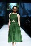 Pokaz fryzur L'Oréal Professionnel — Jakarta Fashion Week SS17 (ubrania i obraz: sukienka zielona)