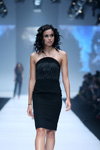 Desfile de peinados de L'Oréal Professionnel — Jakarta Fashion Week SS17 (looks: vestido negro)