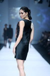 Паказ прычосак L'Oréal Professionnel — Jakarta Fashion Week SS17 (нарады і вобразы: чорная сукенка міні)