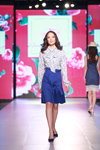 Pokaz Anastasia Kovall — Kazakhstan Fashion Week AW16/17 (ubrania i obraz: spódnica niebieska, bluzka biała)