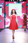 Modenschau von Anastasia Kovall — Kazakhstan Fashion Week AW16/17 (Looks: rotes Kleid, rote Pumps)