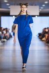 Modenschau von NAT — Lviv Fashion Week AW16/17 (Looks: blaues Kleid)