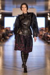 Показ Roksolana Bogutska — Lviv Fashion Week AW16/17 (наряды и образы: чёрные сапоги-чулки, чёрная кожаная куртка)