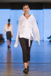 Pokaz Balossa — Lviv Fashion Week ss17 (ubrania i obraz: bluzka biała, spodnie czarne)