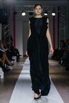 Pokaz Lesia Semi — Lviv Fashion Week ss17 (ubrania i obraz: suknia wieczorowa czarna, półbuty czarne)