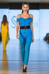 Desfile de Slastion — Lviv Fashion Week ss17 (looks: mono azul claro)