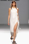 Pokaz Ángel Schlesser — MBFW Madrid SS2017 (ubrania i obraz: sukienka biała)