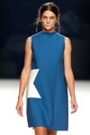 Marina Pérez. Modenschau von Devota & Lomba — MBFW Madrid SS2017 (Looks: blaues Kleid)