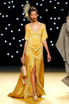 Juanjo Oliva show — MBFW Madrid SS2017 (looks: yellowevening dress with slit)