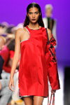 Pokaz MANÉMANÉ — MBFW Madrid SS2017 (ubrania i obraz: sukienka czerwona)