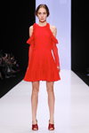 Pokaz Yasya Minochkina — MBFWRussia FW16/17 (ubrania i obraz: sukienka mini czerwona, sandały czerwone)