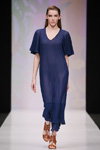 Pokaz VERA KOSTYURINA — MBFWRussia SS2017 (ubrania i obraz: sukienka niebieska)