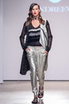 Pokaz Andreeva — Mercedes-Benz Kiev Fashion Days SS17 (ubrania i obraz: spodnie srebrne)