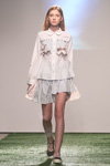 Modenschau von Anna K — Mercedes-Benz Kiev Fashion Days SS17 (Looks: weiße Bluse)
