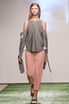 Pokaz Anna K — Mercedes-Benz Kiev Fashion Days SS17 (ubrania i obraz: spodnie różowe)