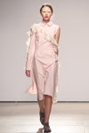 Desfile de ANOUKI — Mercedes-Benz Kiev Fashion Days SS17 (looks: vestido rosa)