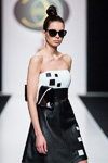 ELEONORA AMOSOVA show — Moscow Fashion Week FW16/17 (looks: black and white dress, black and white clutch)