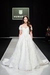 Показ Humariff — Неделя Моды в Москве FW2016/17 (наряды и образы: белое свадебное платье)