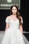 Modenschau von Humariff — Modewoche in Moskau FW2016/17 (Looks: weißes Hochzeitskleid)