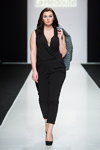 Desfile de La Redoute & Plus Size Magazine — Semana de la Moda en Moscú FW2016/17 (looks: mono negro, zapatos de tacón negros)