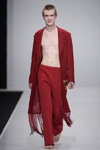 Palomo Spain show — Moscow Fashion Week FW16/17 (looks: raspberry fringe coat, red sport trousers)