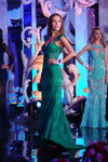 Gala final de Miss Ukraine Universe 2016 (looks: vestido de noche verde)
