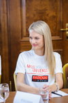Участницы "Мисс Украина Вселенная 2016" подготовились к конкурсу интервью (наряды и образы: белый топ, блонд (цвет волос))