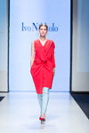 Desfile de Ivo Nikkolo — Riga Fashion Week SS17 (looks: vestido rojo, pantalón azul claro, zapatos de tacón rojos)
