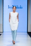Pokaz Ivo Nikkolo — Riga Fashion Week SS17 (ubrania i obraz: sukienka biała, spodnie błękitne)