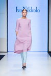 Pokaz Ivo Nikkolo — Riga Fashion Week SS17 (ubrania i obraz: sukienka różowa, spodnie błękitne)