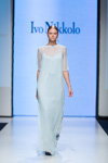 Desfile de Ivo Nikkolo — Riga Fashion Week SS17 (looks: vestido de noche azul claro)