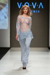 Desfile de lencería — Riga Fashion Week SS17 (looks: top azul claro de encaje de guipur transparente, pantalón azul claro)