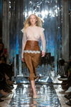 Показ M-Couture — Riga Fashion Week SS17 (наряды и образы: белая блуза в сетку)